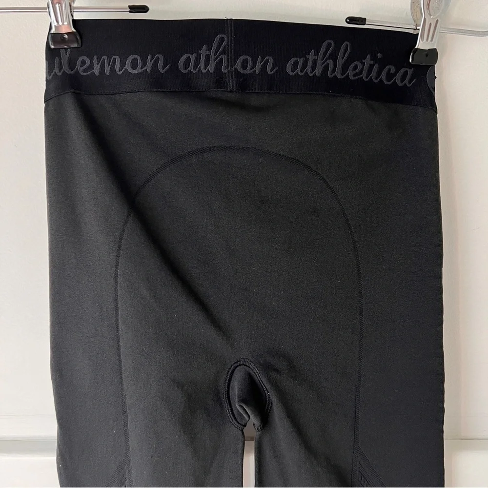 Lululemon Perforated Black Light Speed Crop